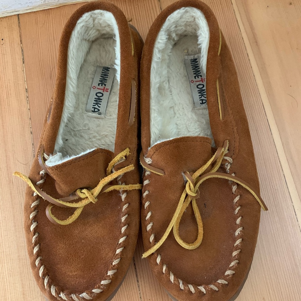Minnetonka pile lined hardsole leather moccasins